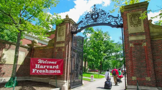 Harvard honored 22 Colombian women at the first symposium honoring women in our country.
